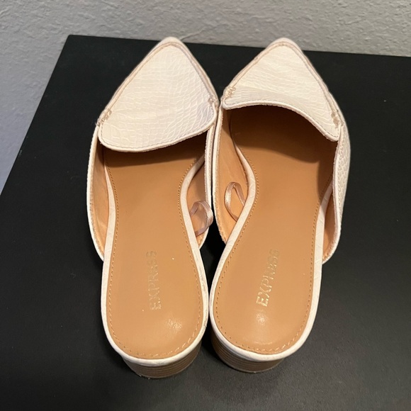 Express White Mules with Pointed Toe and Textured Design - Picture 2 of 4